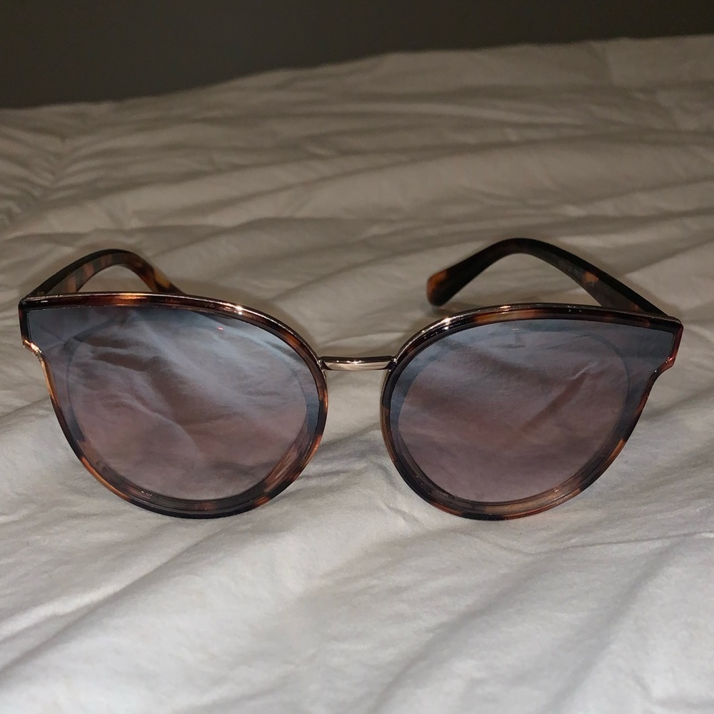 𝙵𝚛𝚊𝚗𝚌𝚎𝚜𝚌𝚊’𝚜 𝚂𝚞𝚗𝚐𝚕𝚊𝚜𝚜𝚎𝚜☀︎︎ - Picture 3 of 4